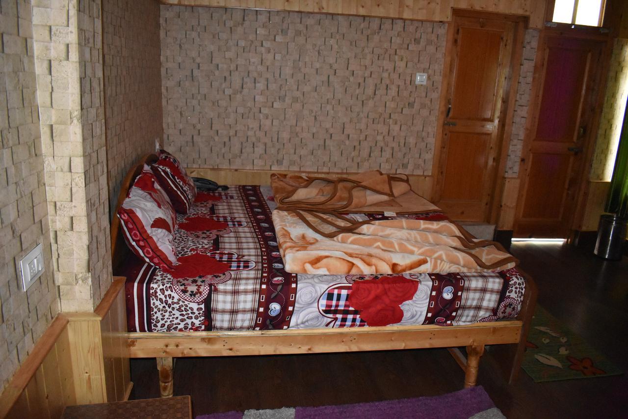 White House Kasol Hotel Eksteriør billede